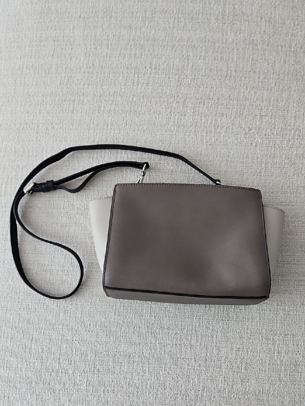 Michael Kors SELMA Mini Saffiano Leather Bag Two-toned Grey With Black Strap - Picture 2 of 8